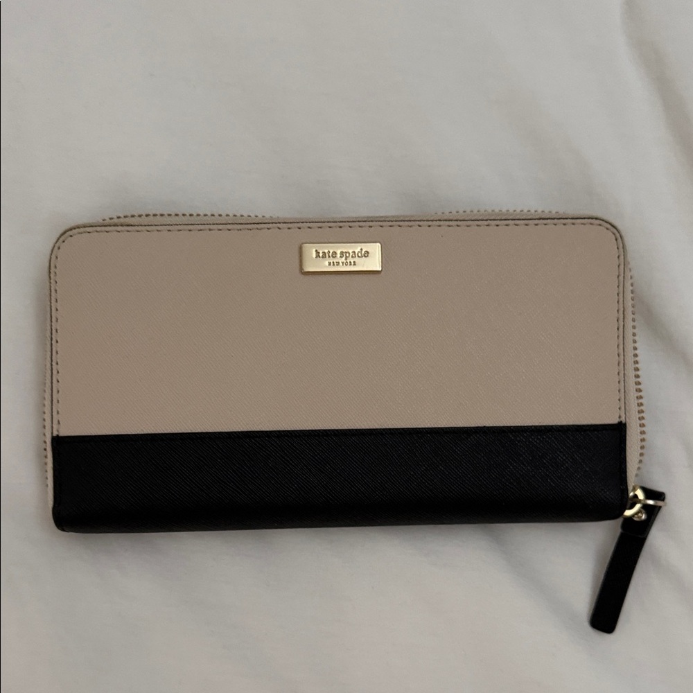 kate spade Two-Tone Zip Wallet in Beige and Black